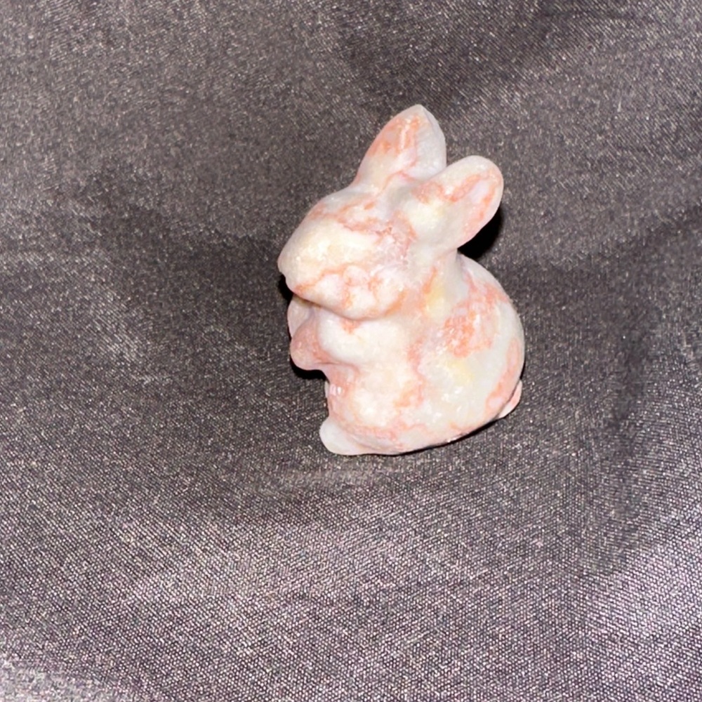 Crystal rabbit carving